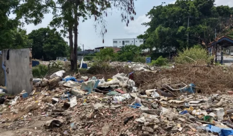 Lixo, consumo de droga e até estupros e homicídios são constantes em terreno abandonado no Petrópolis