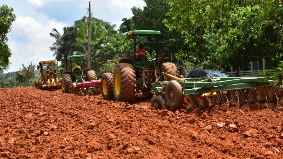 Governo do Amazonas investe na revitalização e construção de ramais no interior