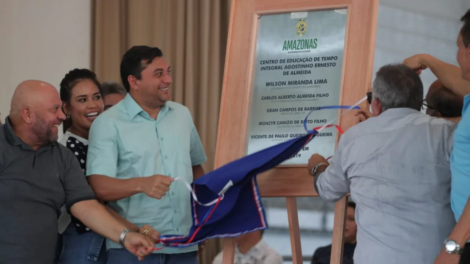 Wilson Lima inaugura Ceti em Lábrea e entrega crédito a pescadores do município