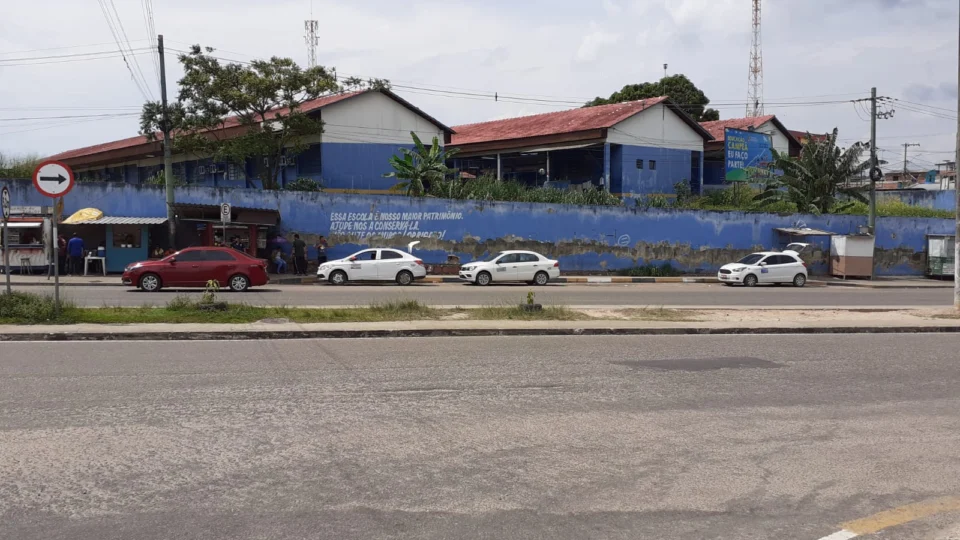 Taxistas de Manaus reclamam de taxistas de Manacapuru que estão pegando clientes na Ponte Rio Negro