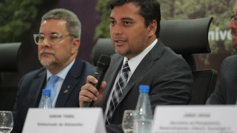 Wilson Lima defende desenvolvimento da bioeconomia para agregar valor à produção e gerar renda no Amazonas