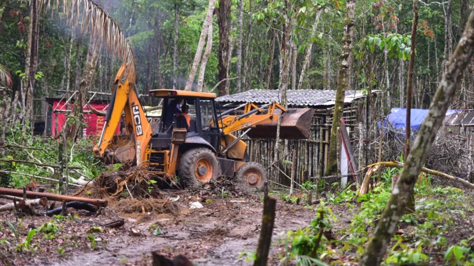 SSP-AM auxiliaram na reintegração de áreas de invasão em Manaus