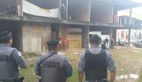 Venezuelanos são retirados de prédio  em Presidente Figueiredo