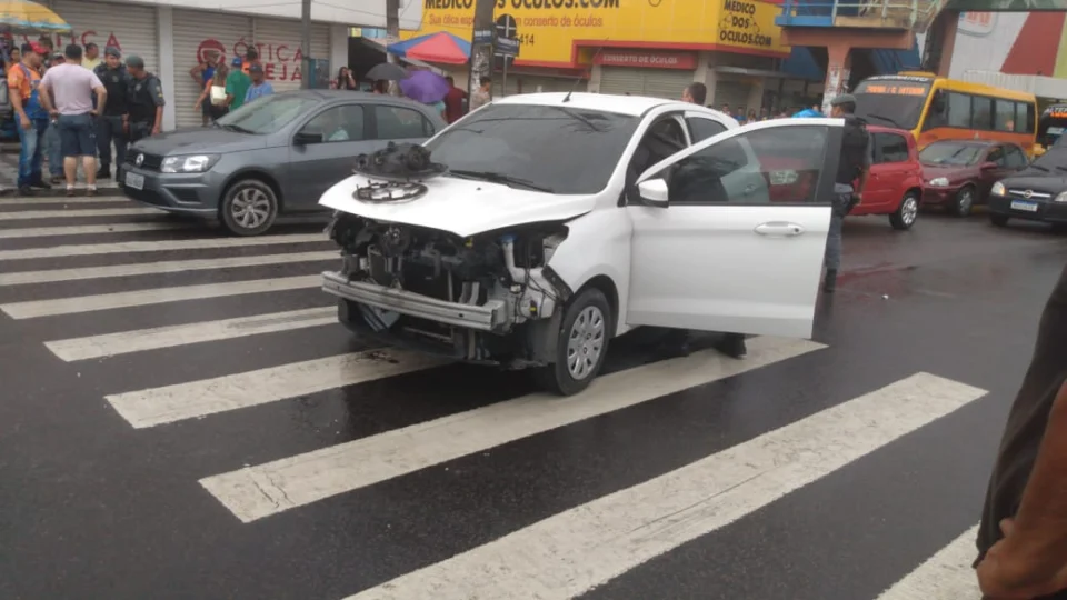 Suspeitos são presos por roubarem motorista de aplicativo com arma falsa