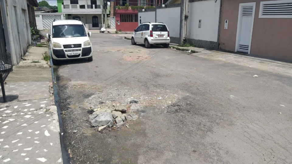 Buracos tomam conta de várias ruas no Conjunto Boas novas