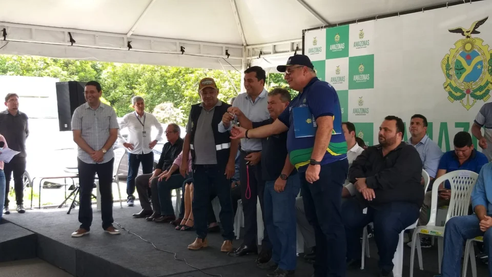 Governador Wilson Lima entrega veículos para beneficiar o setor primário