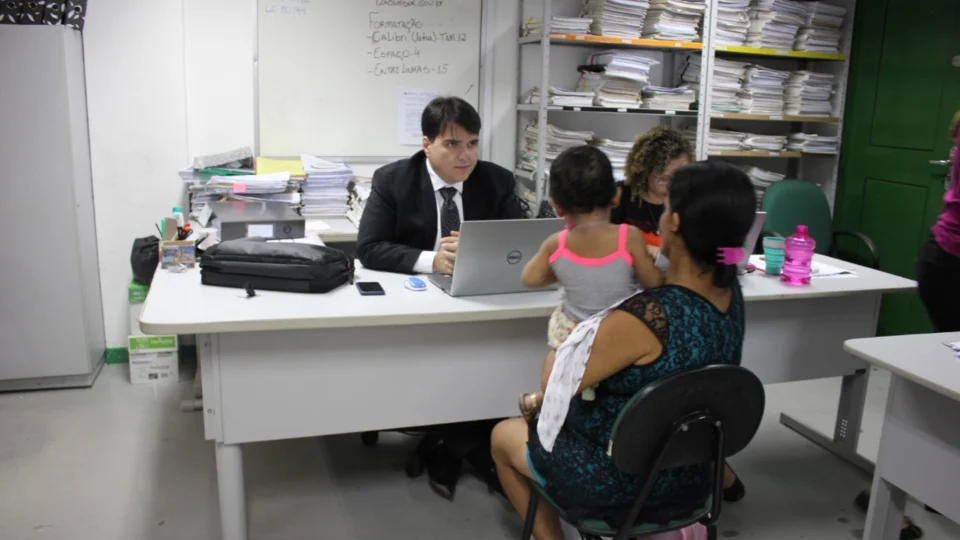 Vítimas do incêndio no Educandos são ouvidas pela Defensoria Pública