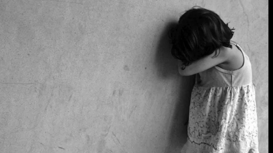 Criança submetida a cárcere privado e maus-tratos é resgatada em comunidade ribeirinha de Eirunepé