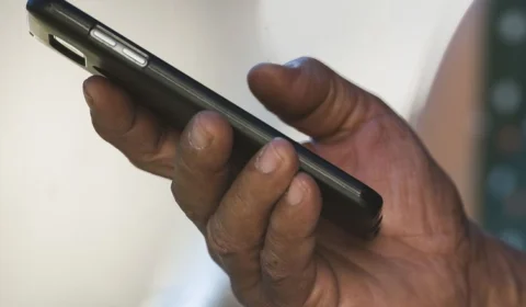 Jovem é indiciada por abrir restaurante com dinheiro roubado de pastor