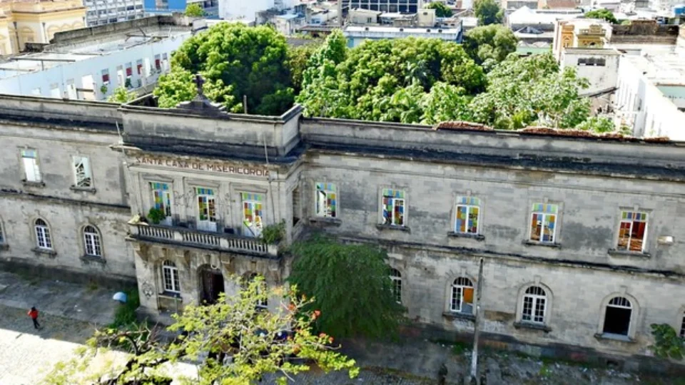 Ceuni Fametro compra por R$ 9 milhões  a Santa Casa de Misericórdia