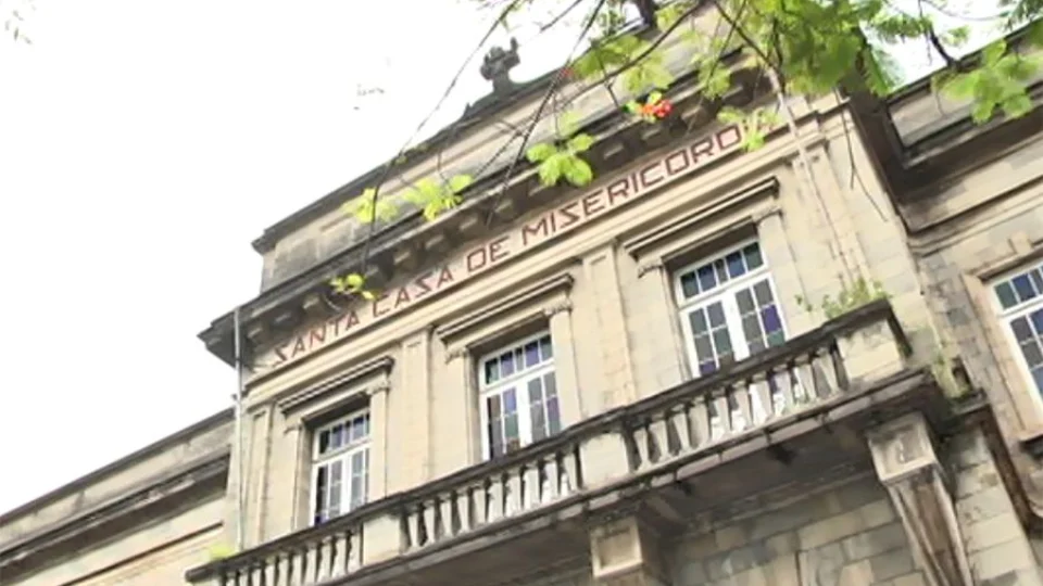 Adolescente é estuprada no prédio abandonado da Santa Casa, no centro de Manaus