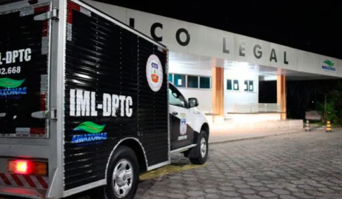 Cadáver é encontrado com faca no peito e perfurações pelo corpo no Cidade de Deus