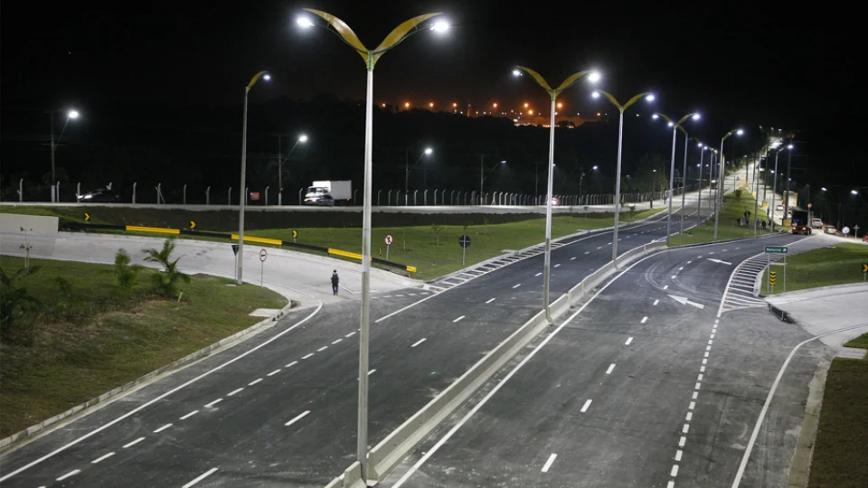 Tribunal de Contas suspende licitação para iluminação pública em Manaus