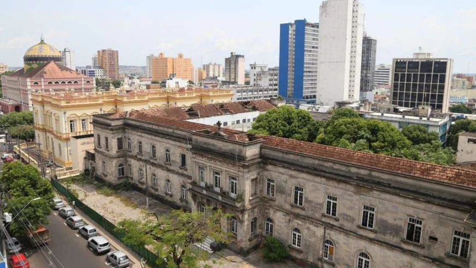 Homem que estuprou adolescente no prédio da Santa Casa, é preso na Feira da Manaus Moderna