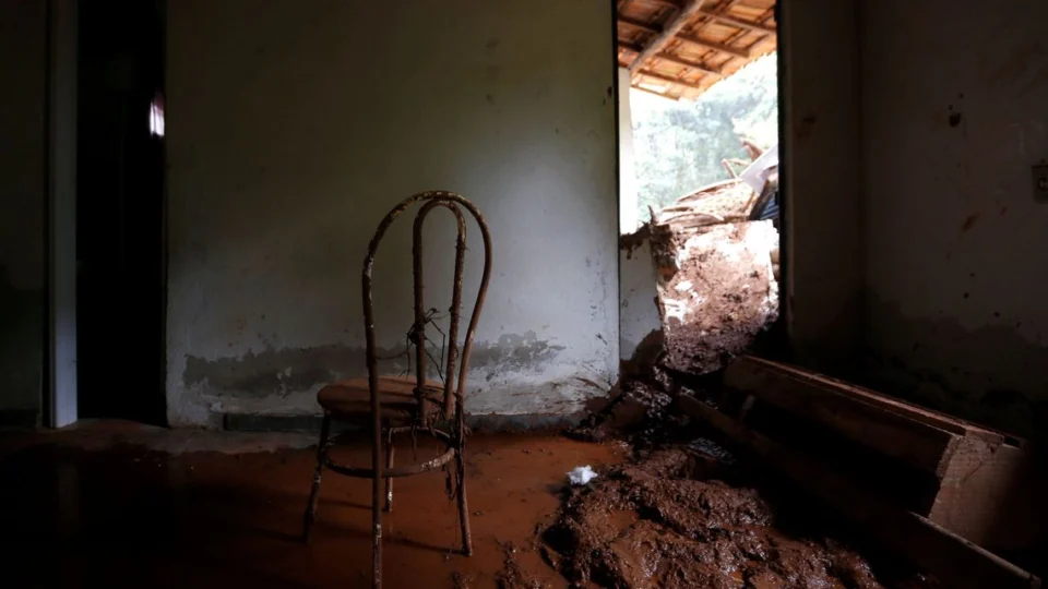 Barragens em risco deixam famílias desalojadas por tempo indeterminado