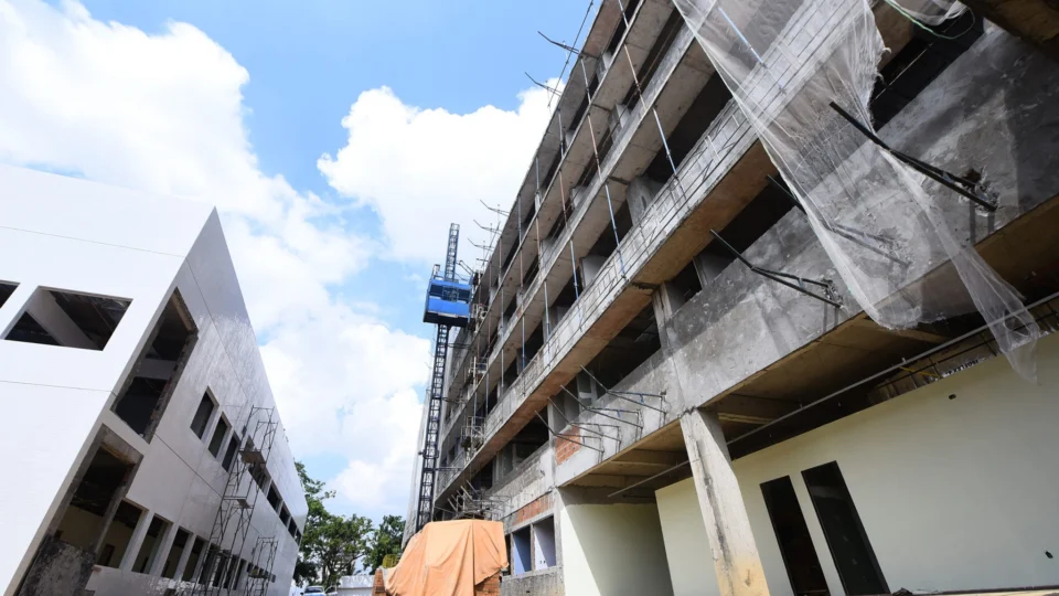 Após avanço nas obras, Hospital de Sangue do Hemoam deve ter entrega antecipada