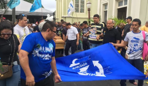 Arlindo Jr. é sepultado na capital depois de homenagens em Manaus e Parintins