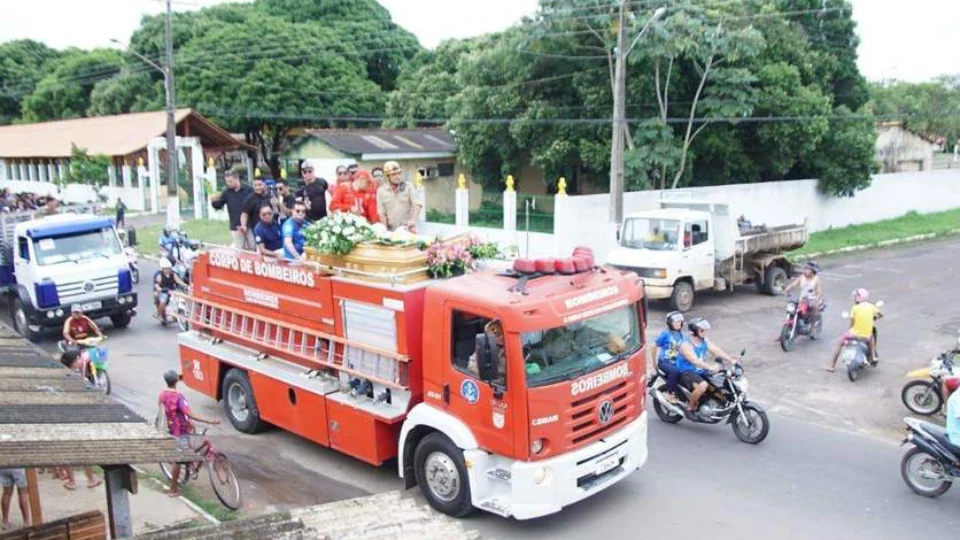Em Parintins, corpo de Arlindo Júnior é recebido com homenagens