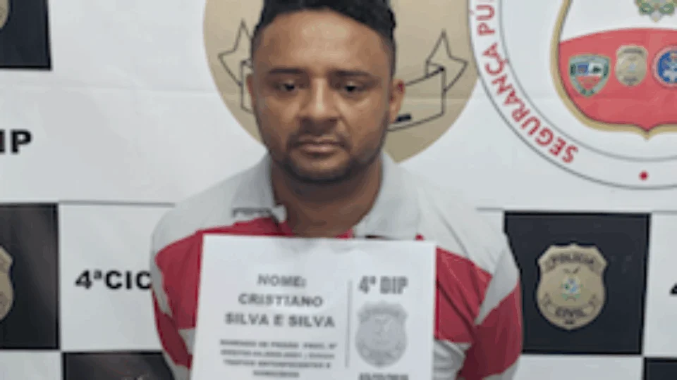 Homem é preso em barbearia, denunciado por duplo homicídio e tráfico de drogas