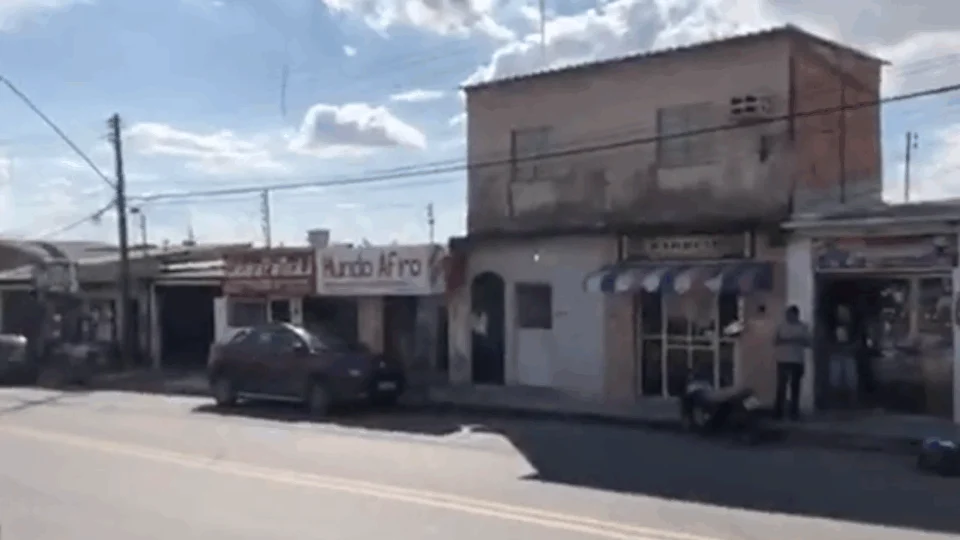 Moradores do Bairro Amazonino Mendes estão sem energia elétrica à dois dias