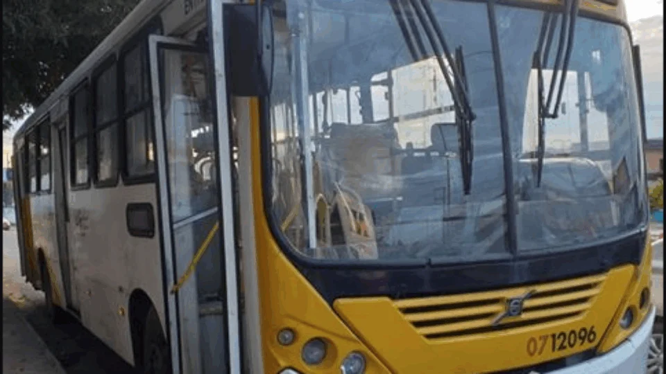 Vídeo exclusivo mostra situação lamentável de ônibus da linha 519. Assista!
