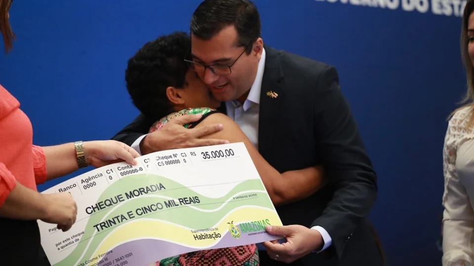 Governo do Amazonas anuncia indenização para mais duas mil famílias do bairro Educandos
