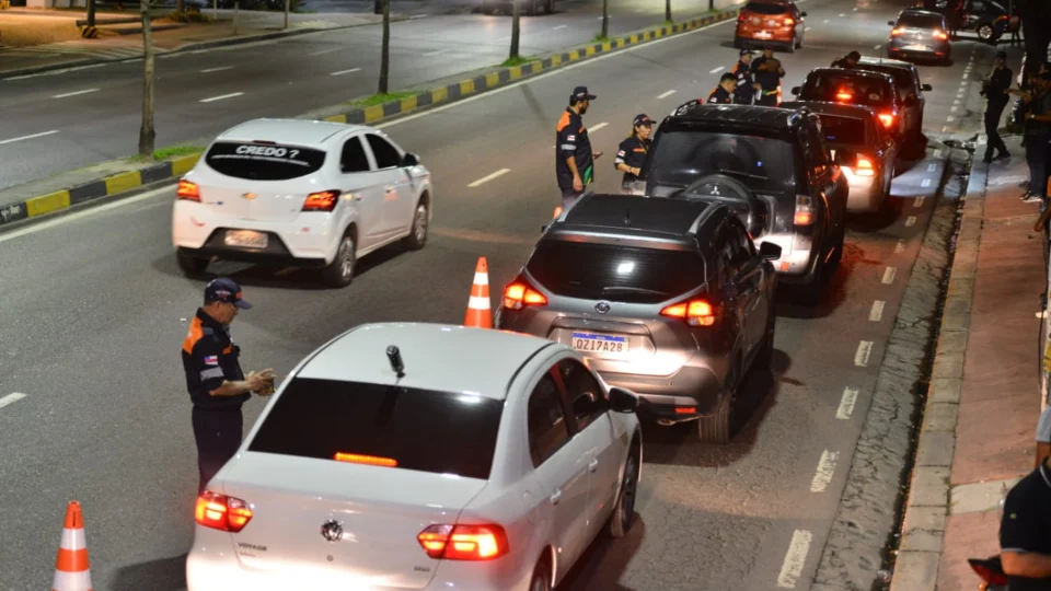 Lei Seca: mais de 50 motoristas são flagrados alcoolizados em oito horas de operação; nove são presos