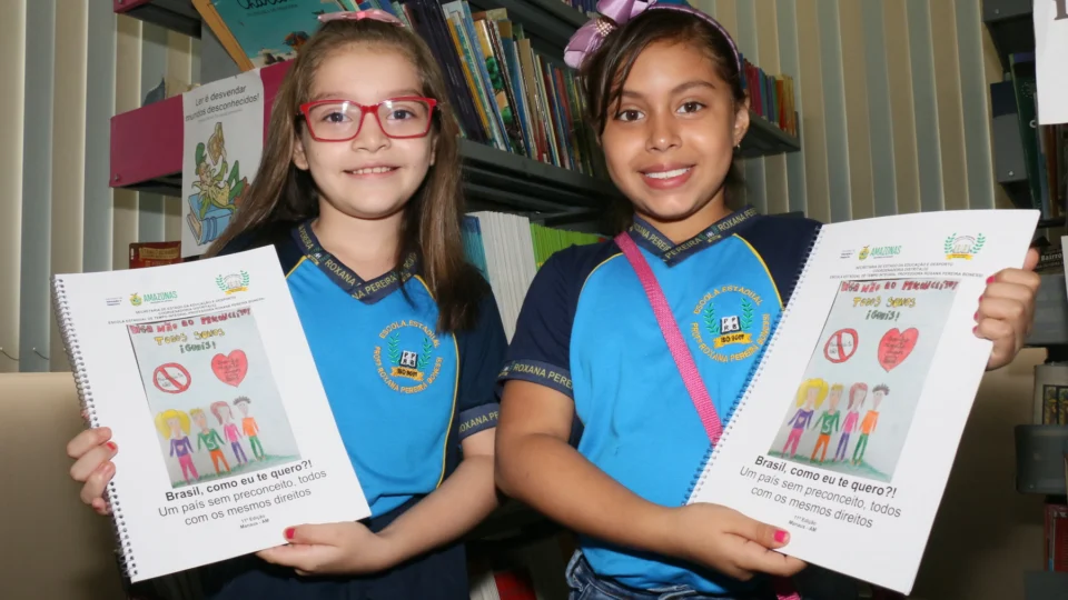 Escola estadual estimula alunos a discutirem preconceitos com desenhos e poesias