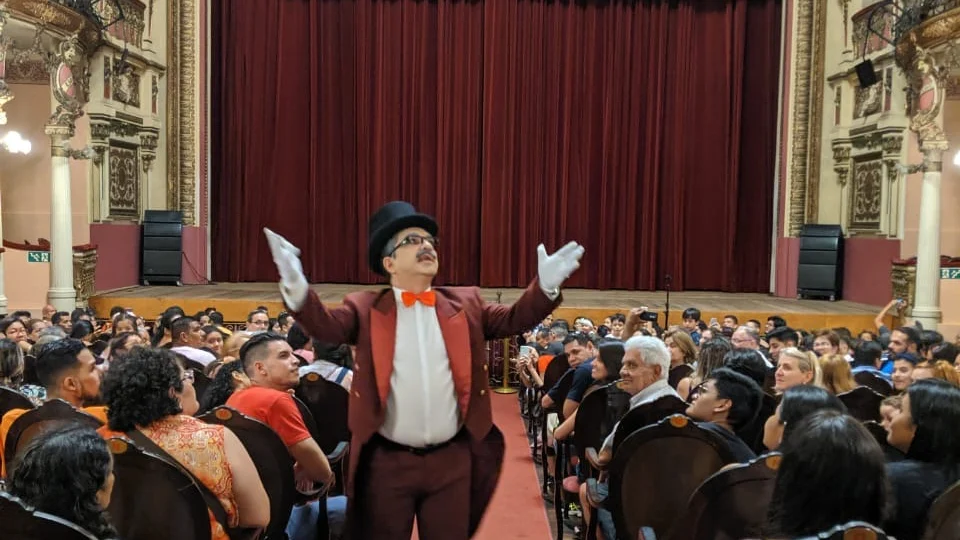 Teatro Amazonas comemora 123 anos com visita teatralizada gratuita para amazonenses