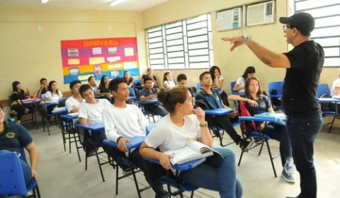 Inscrições estão abertas para processo seletivo que irá contratar 2,8 mil professores, no Amazonas