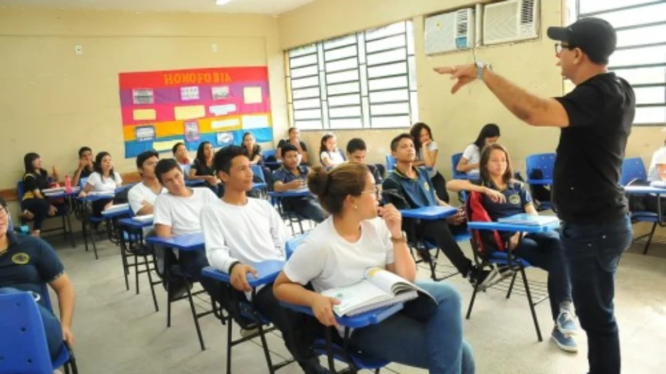 Inscrições estão abertas para processo seletivo que irá contratar 2,8 mil professores, no Amazonas