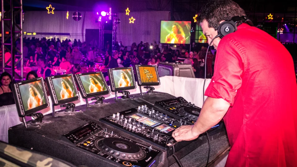 Flash Disco “Celebration” antecipa clima de réveillon em Manaus