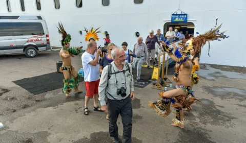Mais de 1,1 mil turistas desembarcam em Manaus a bordo de navio cruzeiro