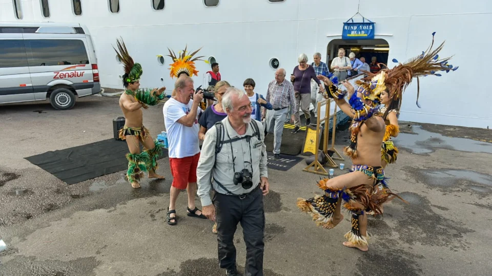 Mais de 1,1 mil turistas desembarcam em Manaus a bordo de navio cruzeiro