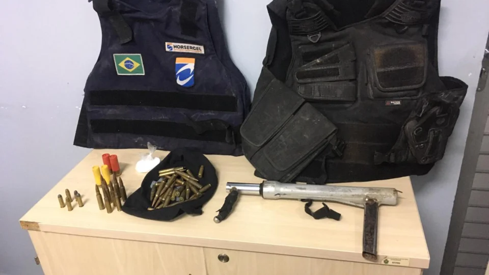 Munições de guerras foram apreendidas por meio de operação em bairros na zona norte