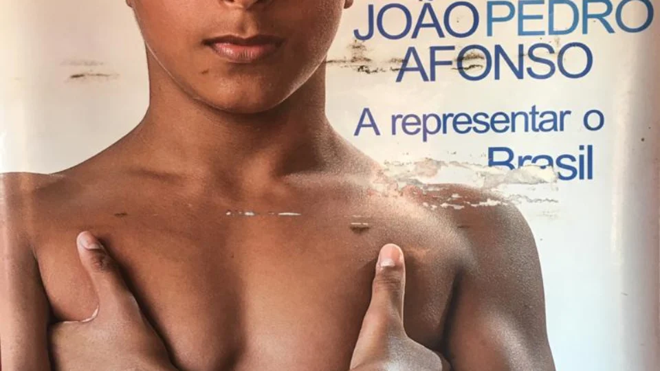 Nadador amazonense de 14 anos busca apoio para continuar competindo nacionalmente