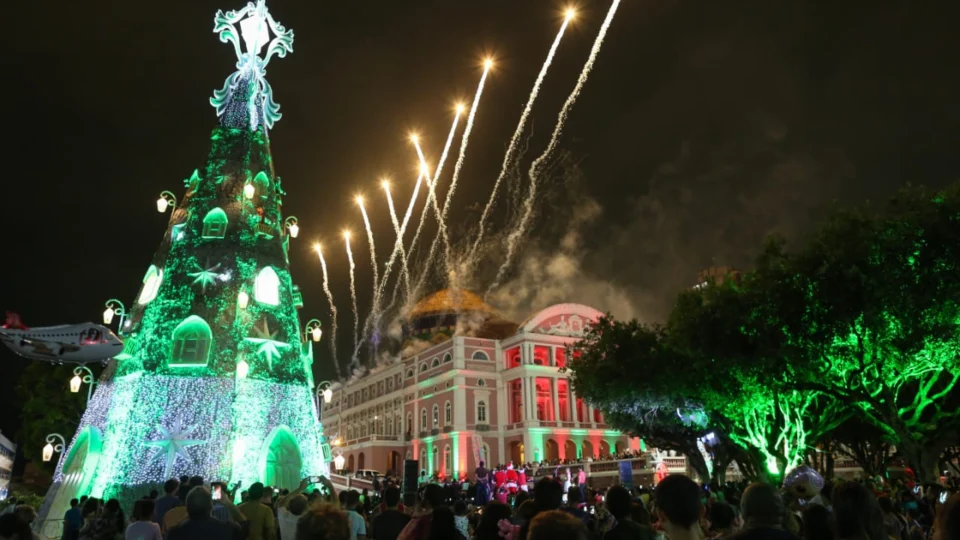 Programação natalina inicia no Largo de São Sebastião com direito à fanfarra e brincadeiras.Veja fotos!