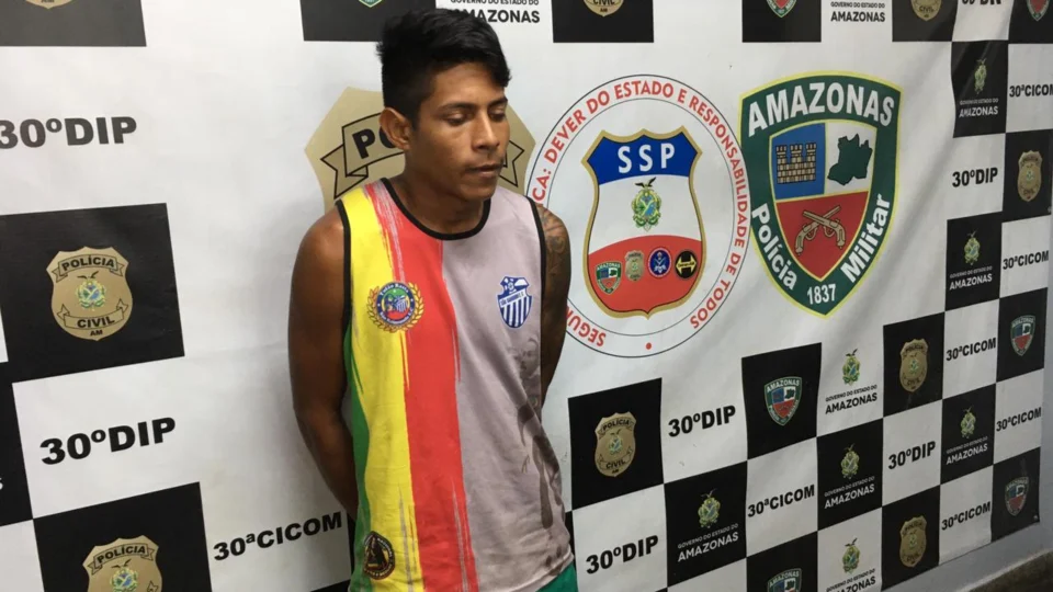 Homem invade escola e esfaqueia adolescente de 12 anos no bairro Cidade de Deus