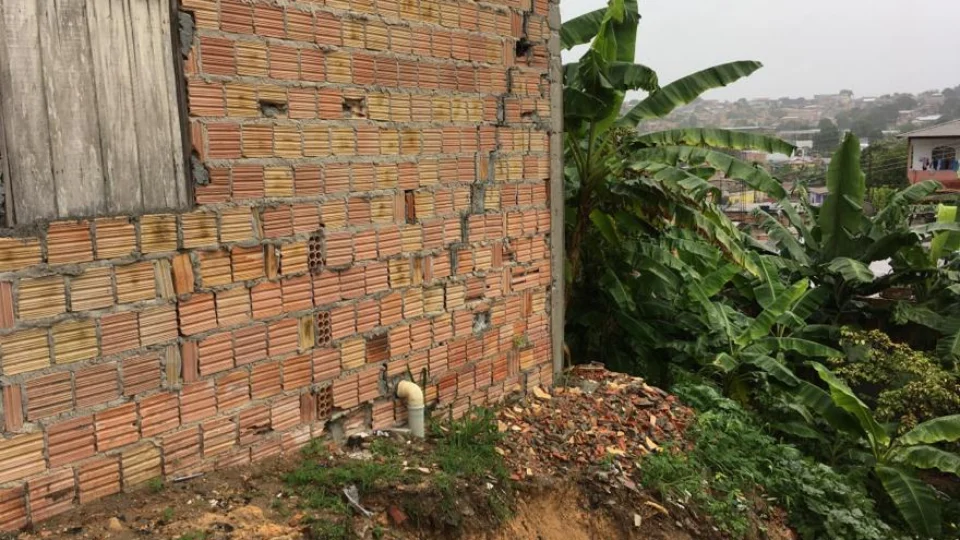 Moradores reclamam dos transtornos causados por conta de problemas em infraestrutura no Loteamento Castanheira