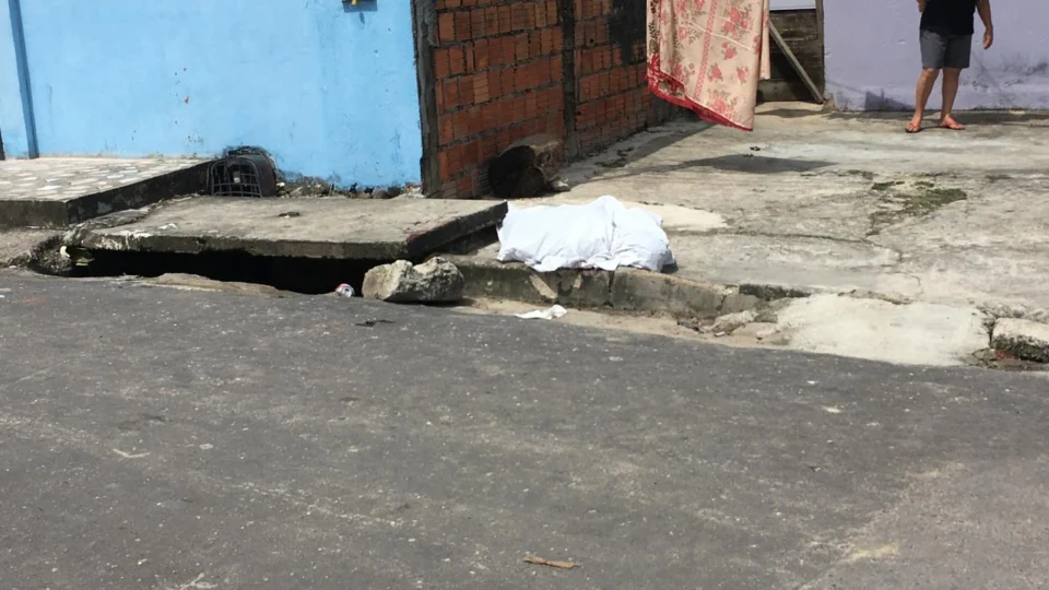 Homem é executado a tiros na véspera de Natal, na Zona Norte de Manaus