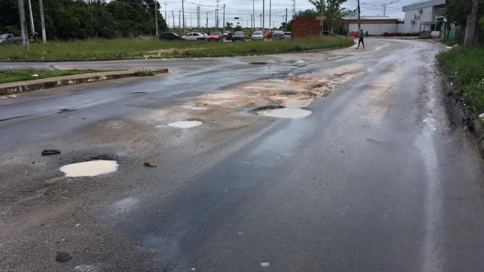 Buraqueira: moradores pedem que Prefeito mande asfaltar ruas do bairro Lago Azul