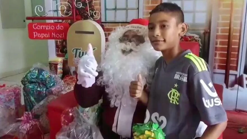 Campanha “Adote uma cartinha e faça uma criança feliz” presenteia mais de 300 crianças carentes