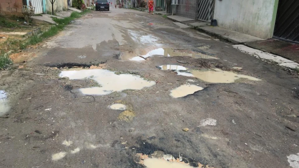 Ônibus deixam de circular em rua do conjunto João Paulo 2 por falta de estrutura