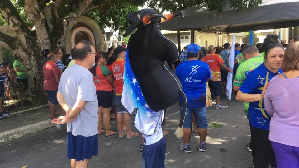 Sepultamento do cantor Arlindo Jr., em imagens