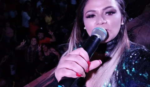 Cantora de forró passa mal durante show e falece após 3 horas em hospital