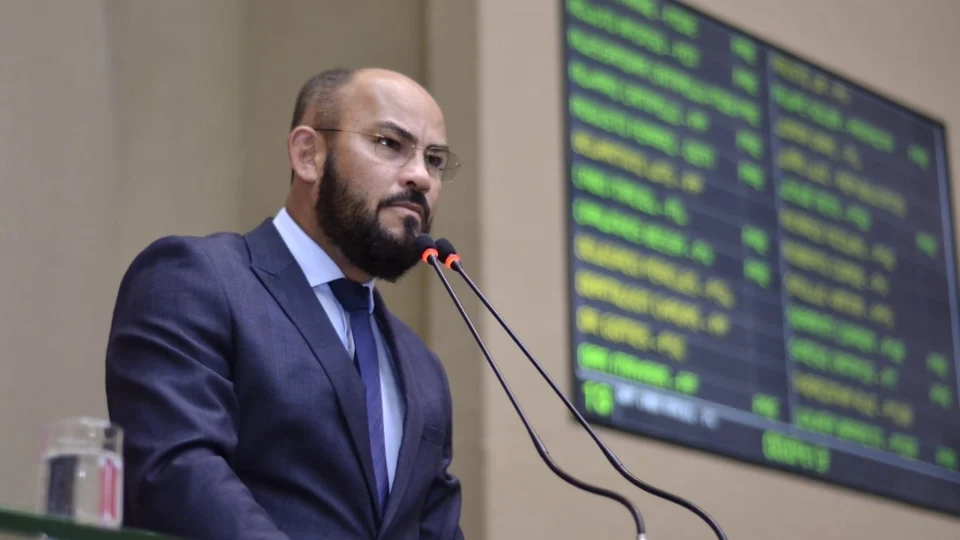 ‘Repudio qualquer desrespeito por qualquer pessoa que seja’, diz deputado sobre a atitude do presidente do Sinpol