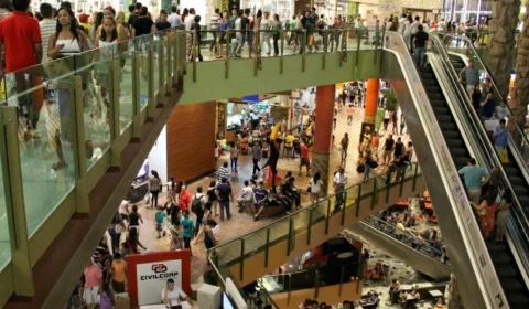 Já fez as compras de fim de ano? Veja os horários de funcionamento dos shoppings, em Manaus
