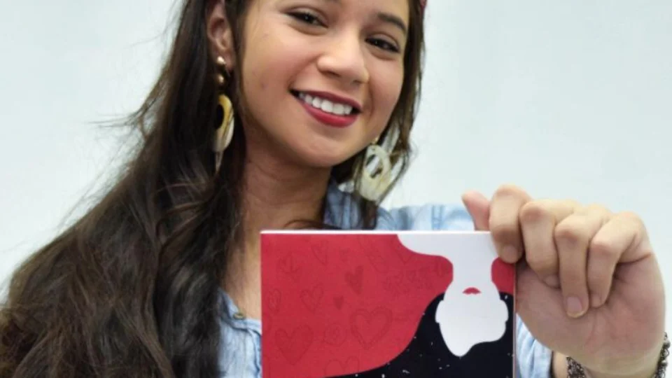 Escritora Rebeca Beatriz lança seu primeiro livro em evento cultural gratuito este fim de semana