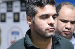 Alejandro Valeiko é mantido preso em delegacia na Ponta Negra após participar de audiência de custódia