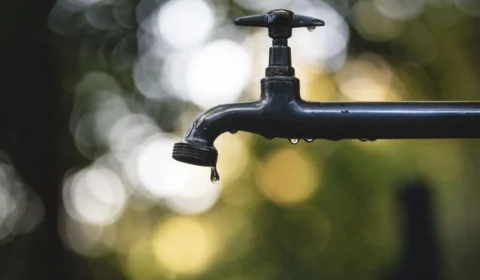 Falta de energia elétrica afeta o sistema de abastecimento de água tratada em Manaus